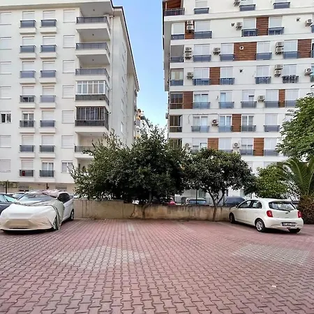 Downtown Oasis - Spacious Modern 3-br Flat Near Beachpark Apartment